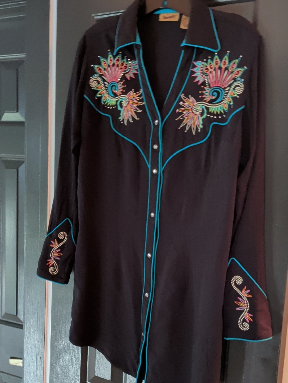 Embroidered Black Western Button-Up Tunic w Teal Piping, embroidery & sequins
